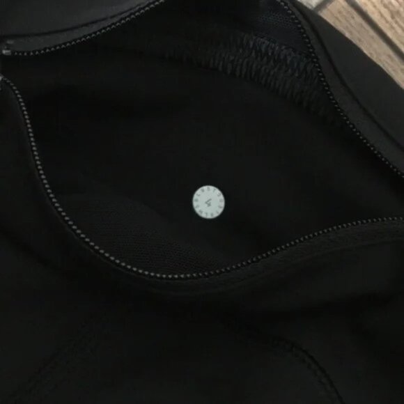 Lululemon Speed Up Tight Mesh size 4 *EUC - Picture 13 of 13